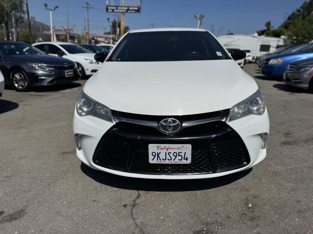 2016 Toyota Camry Image 2