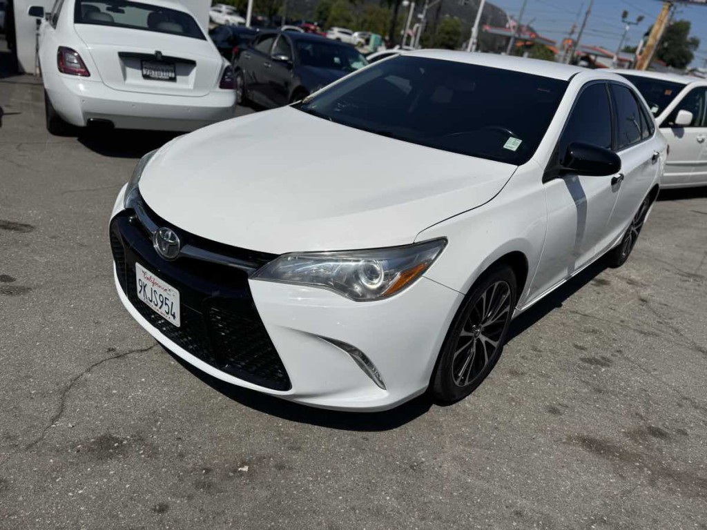 2016 Toyota Camry Image 3