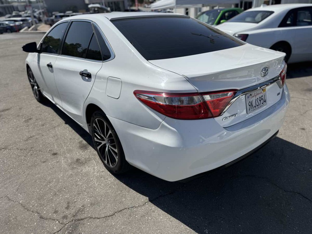 2016 Toyota Camry Image 4