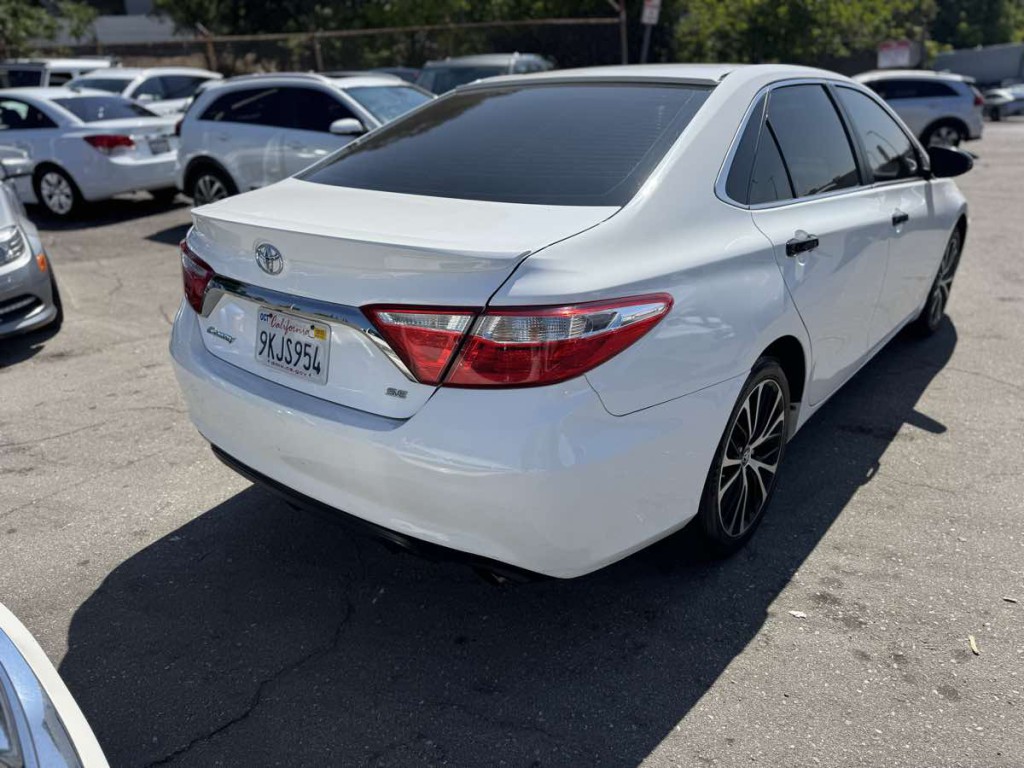 2016 Toyota Camry Image 6