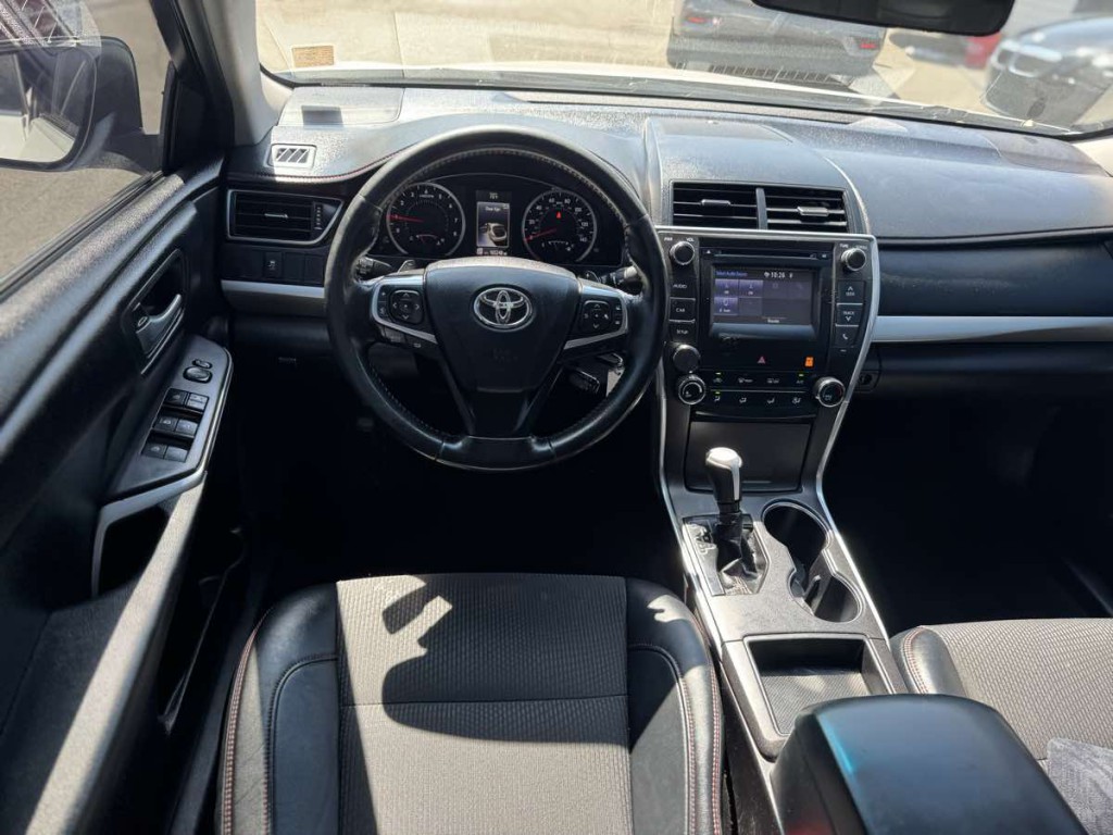 2016 Toyota Camry Image 10