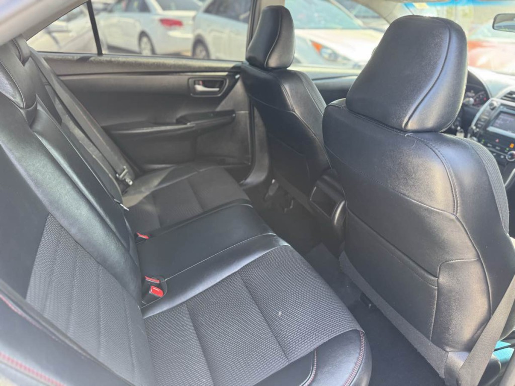 2016 Toyota Camry Image 13