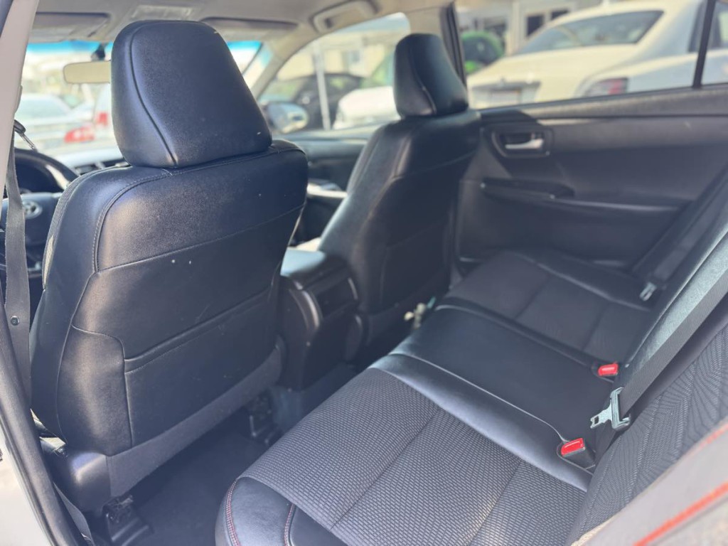 2016 Toyota Camry Image 14