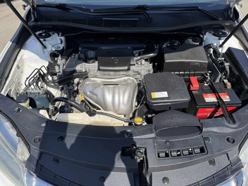 2016 Toyota Camry Image 16