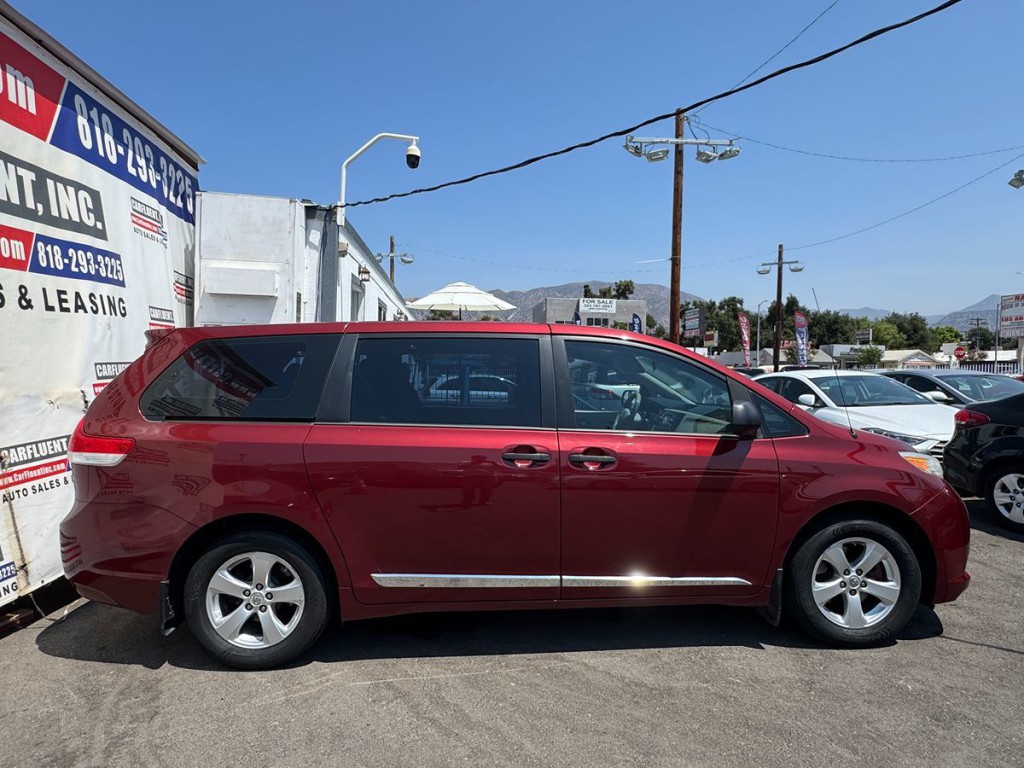 2013 Toyota Sienna Image 6