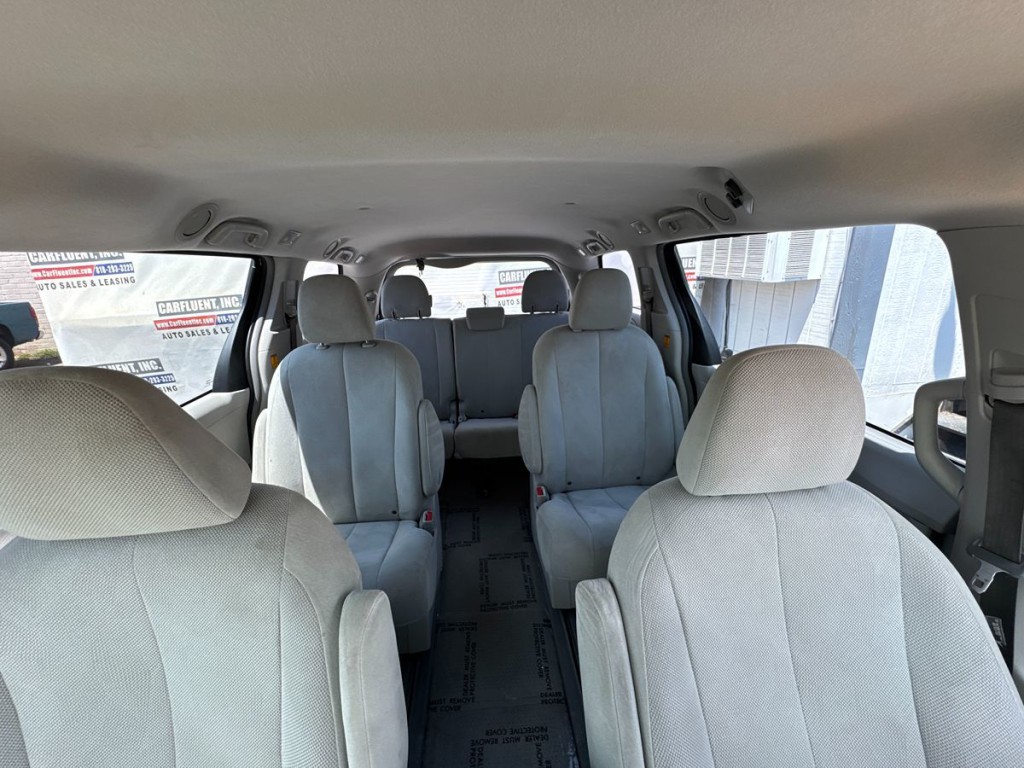 2013 Toyota Sienna Image 32