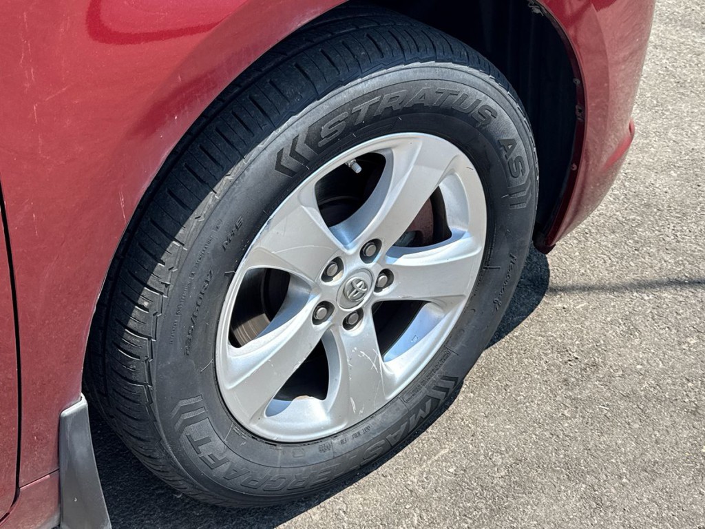 2013 Toyota Sienna Image 35