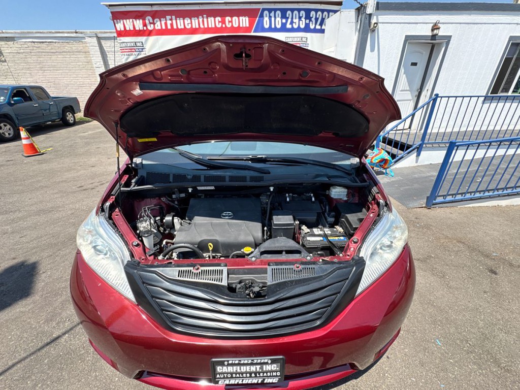 2013 Toyota Sienna Image 39