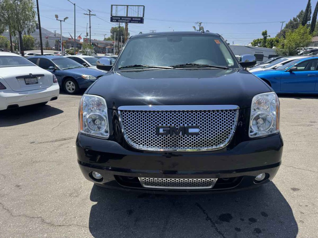 2009 GMC Yukon Image 2