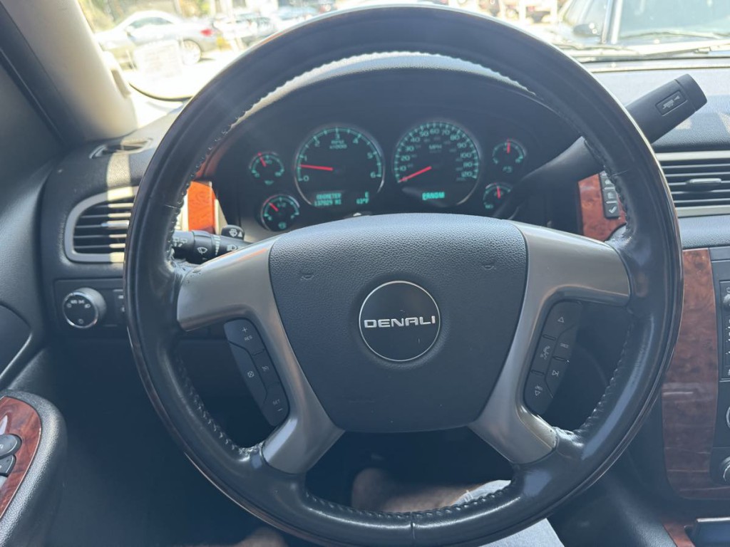 2009 GMC Yukon Image 12