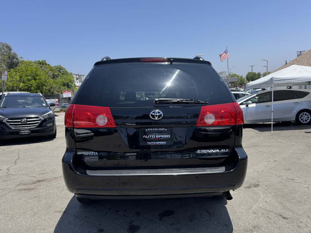 2009 Toyota Sienna Image 5