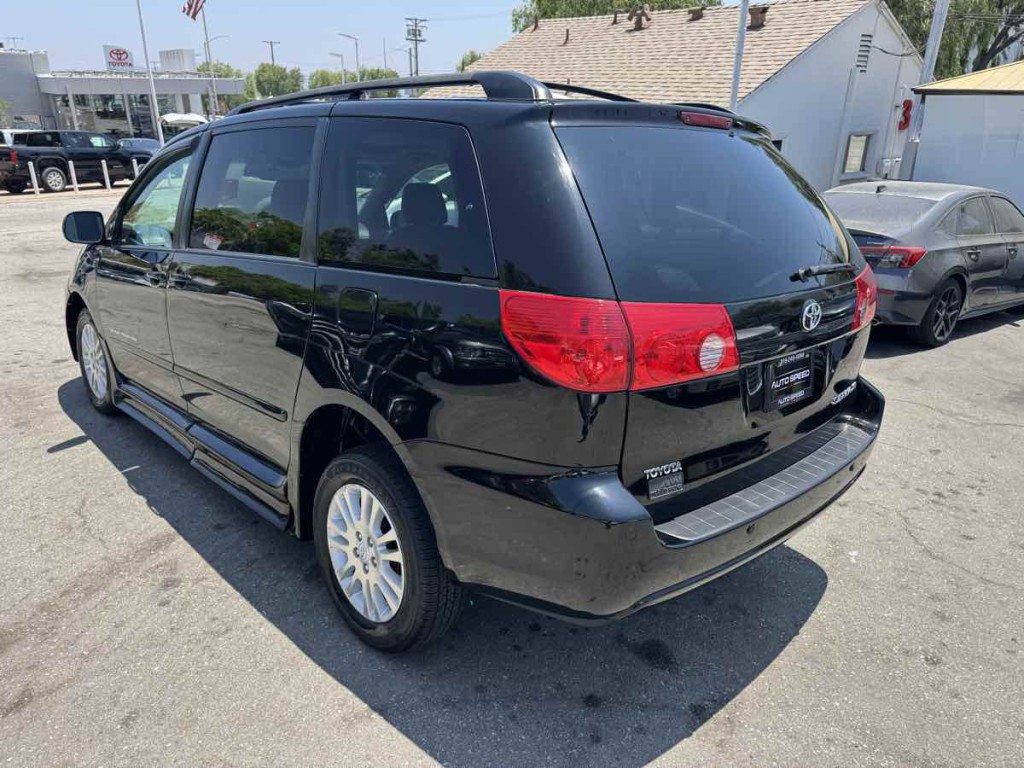 2009 Toyota Sienna Image 6