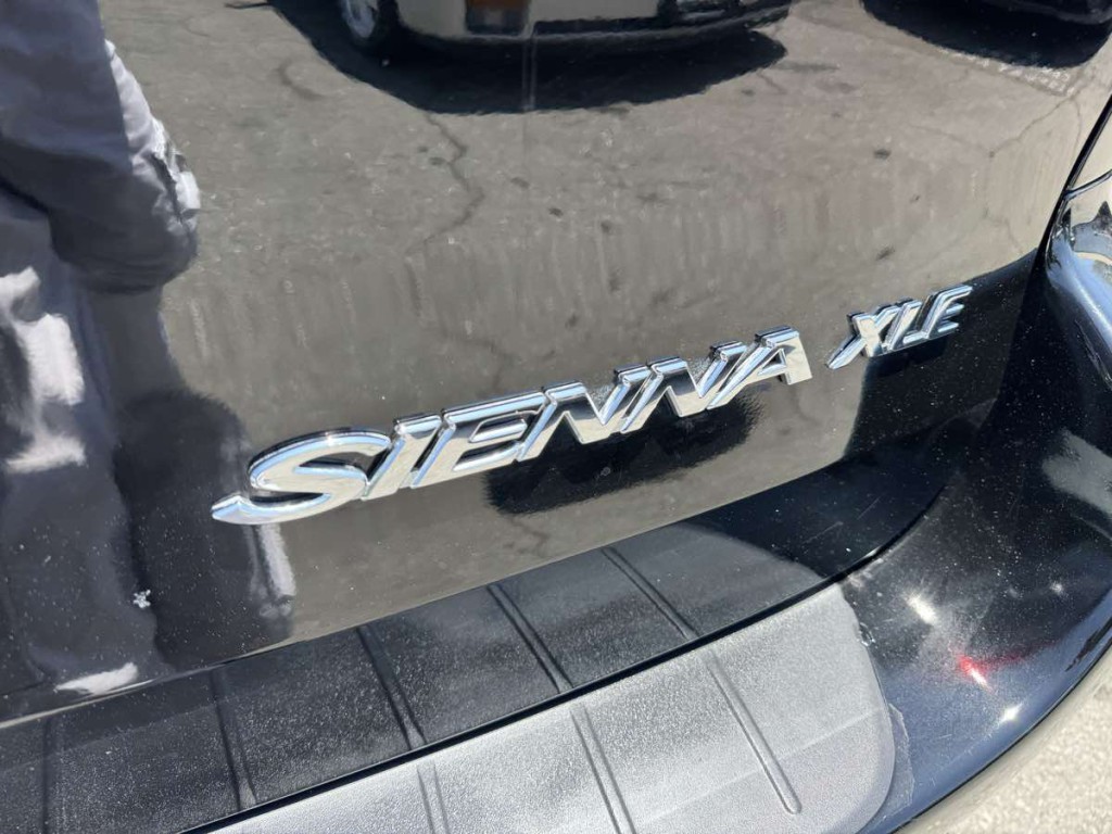 2009 Toyota Sienna Image 9