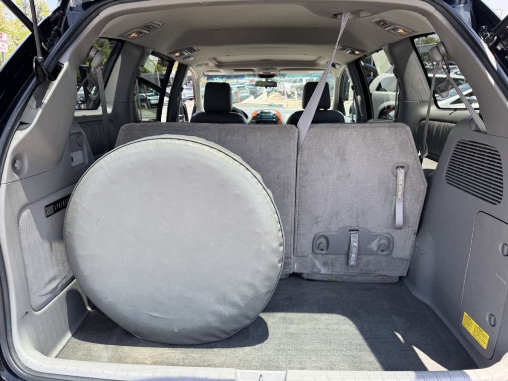 2009 Toyota Sienna Image 11