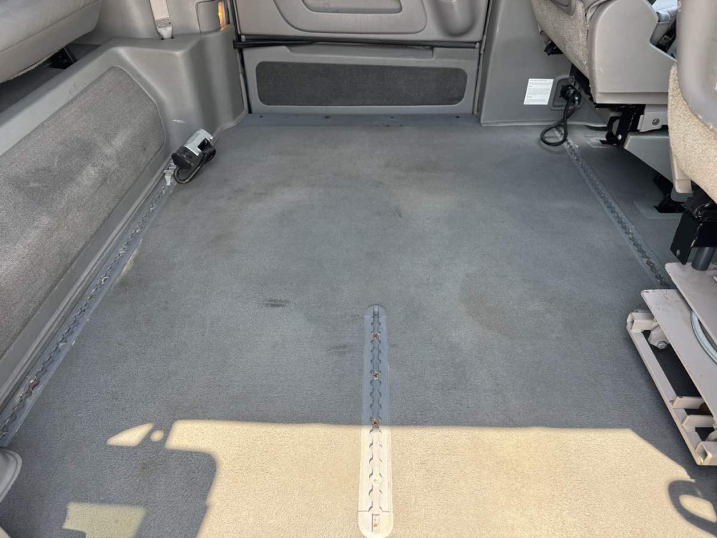 2009 Toyota Sienna Image 18