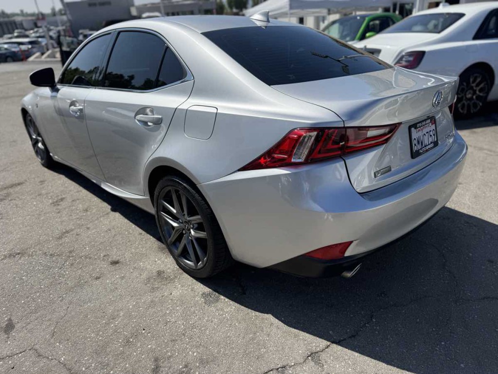 2016 Lexus IS 200t Image 4