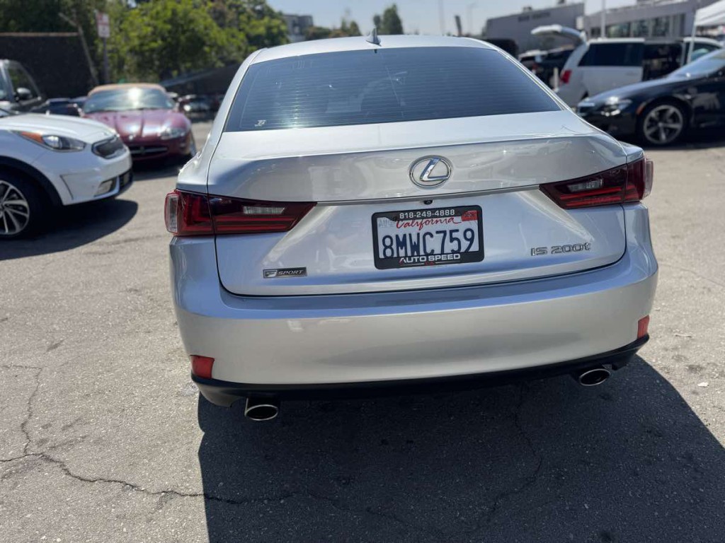 2016 Lexus IS 200t Image 5