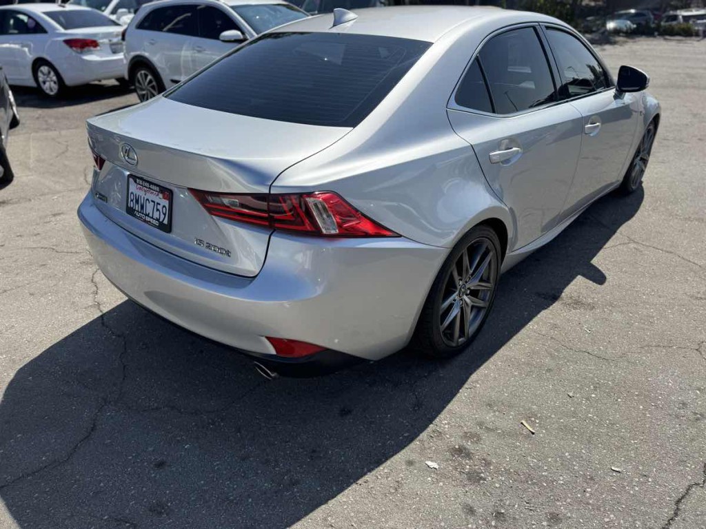 2016 Lexus IS 200t Image 6