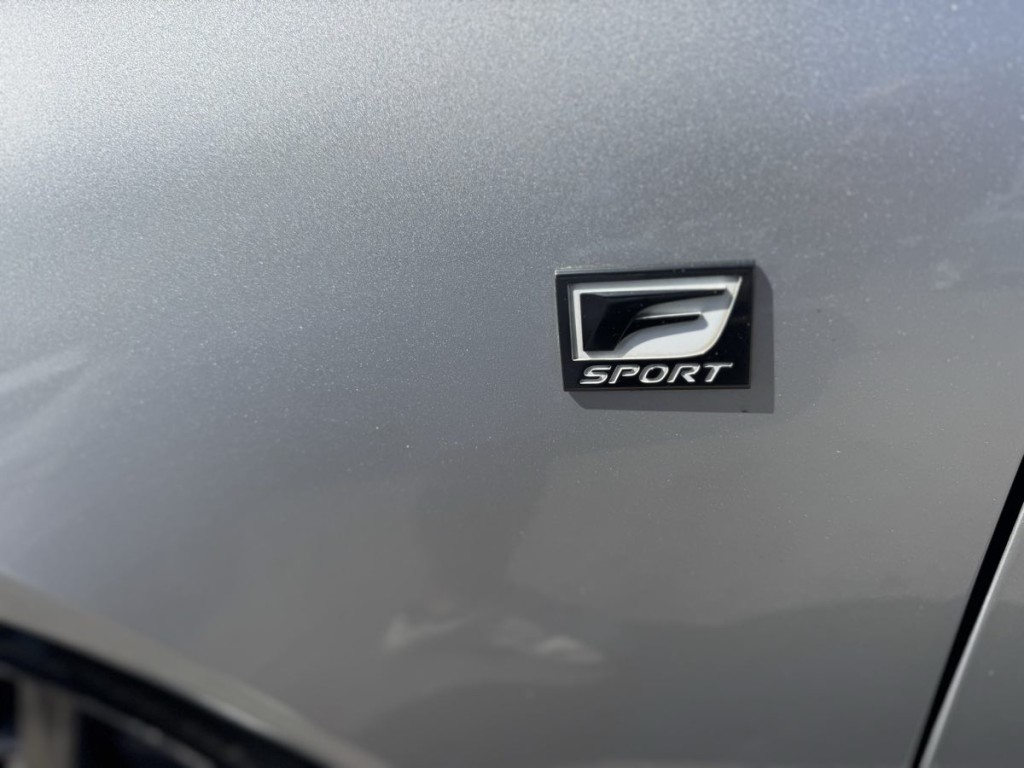 2016 Lexus IS 200t Image 9