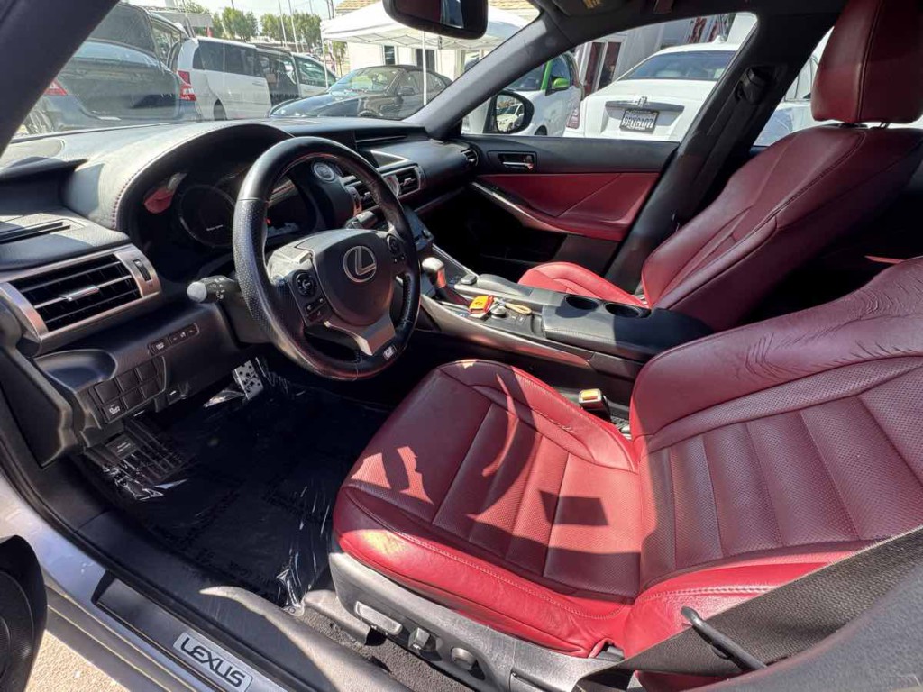 2016 Lexus IS 200t Image 11