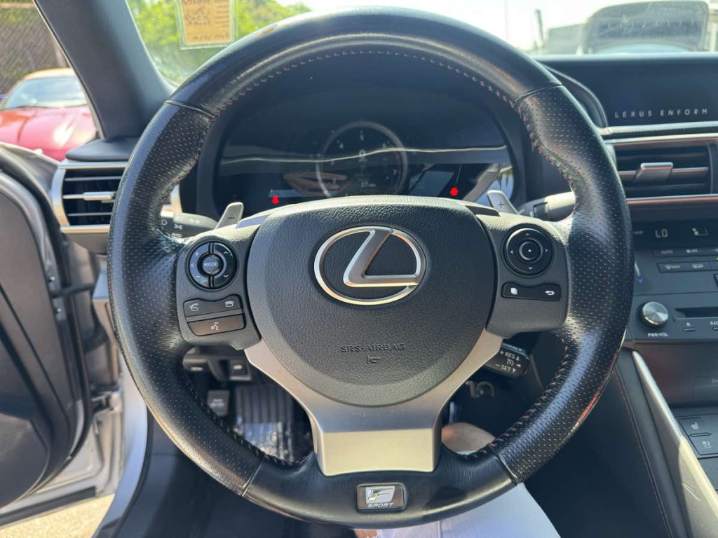 2016 Lexus IS 200t Image 12