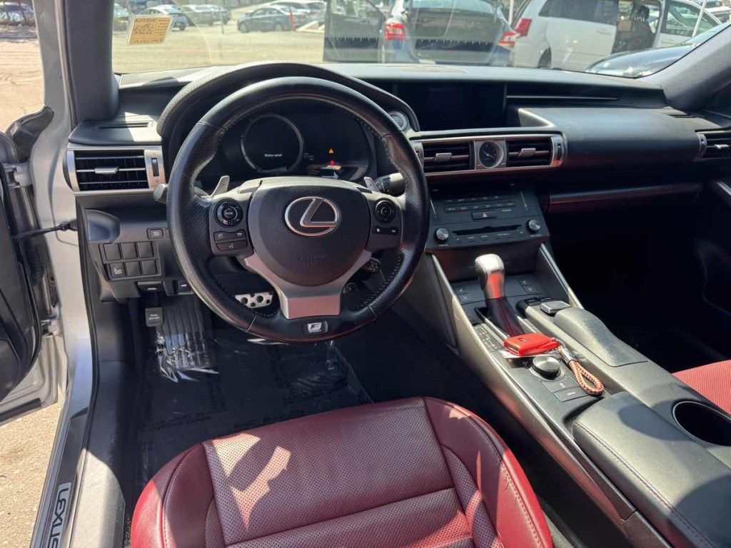 2016 Lexus IS 200t Image 13