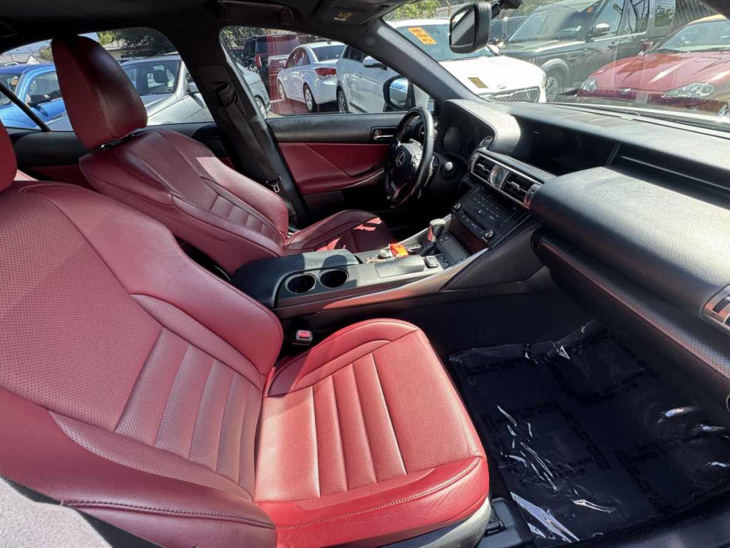 2016 Lexus IS 200t Image 17