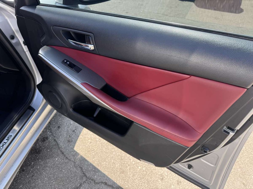 2016 Lexus IS 200t Image 18