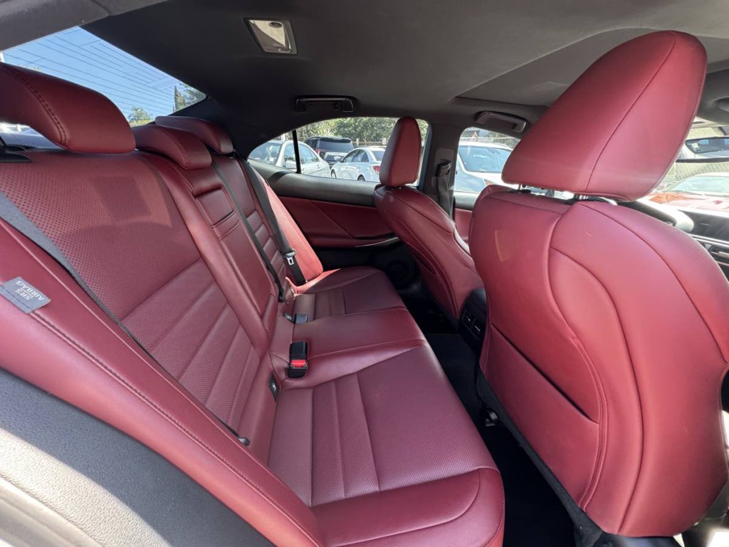 2016 Lexus IS 200t Image 19