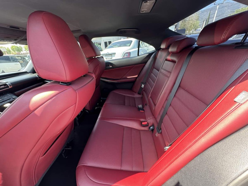 2016 Lexus IS 200t Image 20