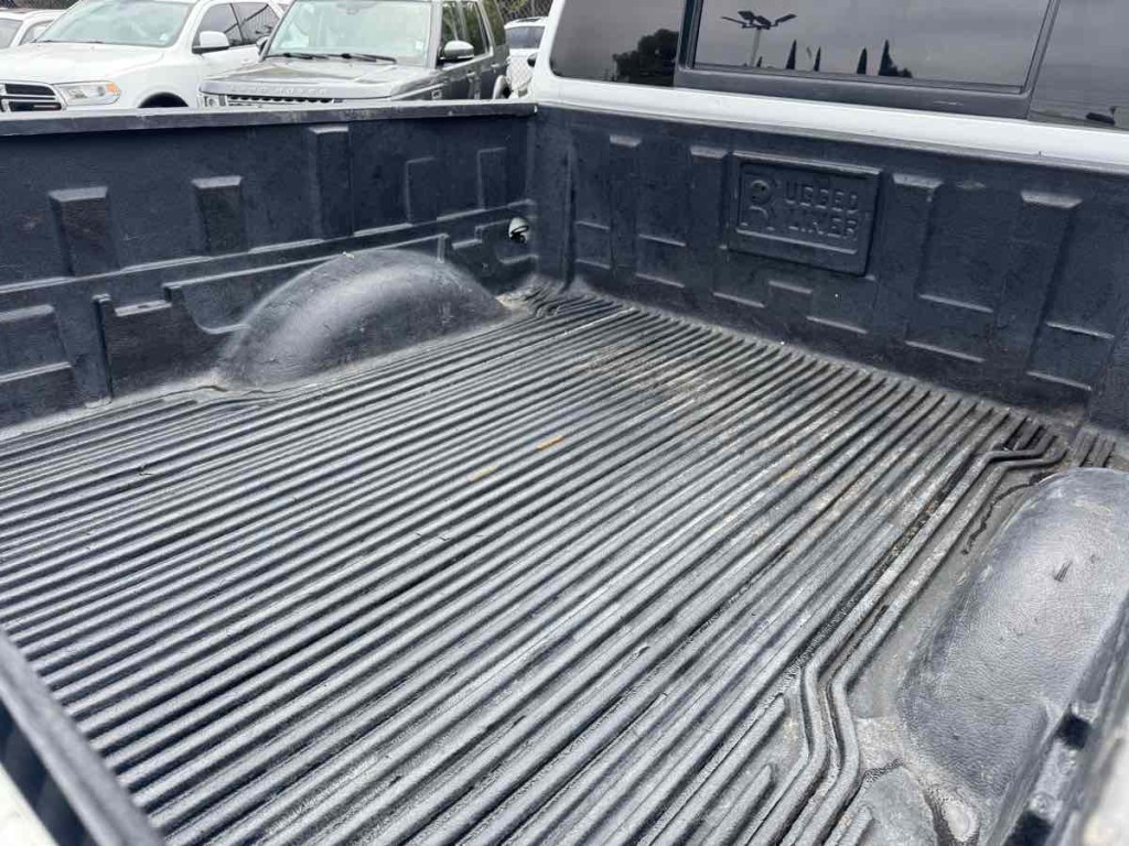 2015 Nissan Titan Image 16