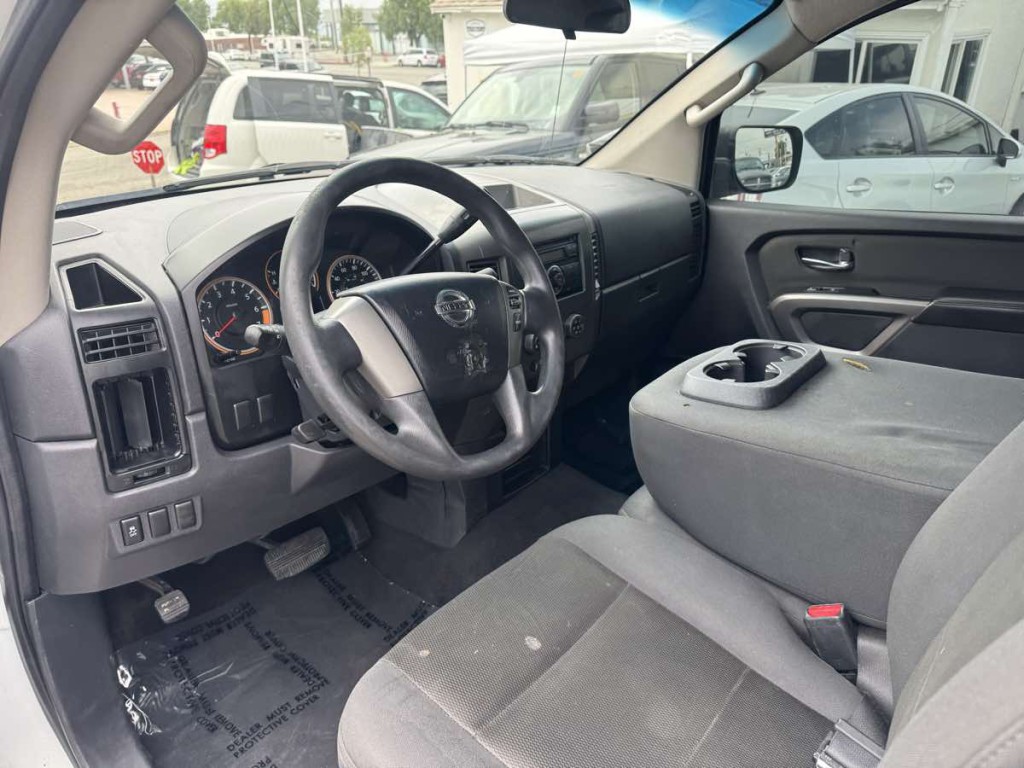 2015 Nissan Titan Image 17