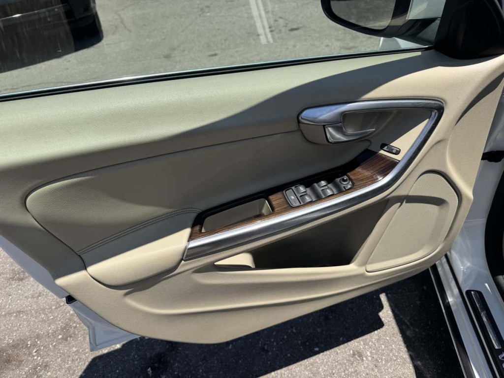 2015 Volvo S60 Image 11