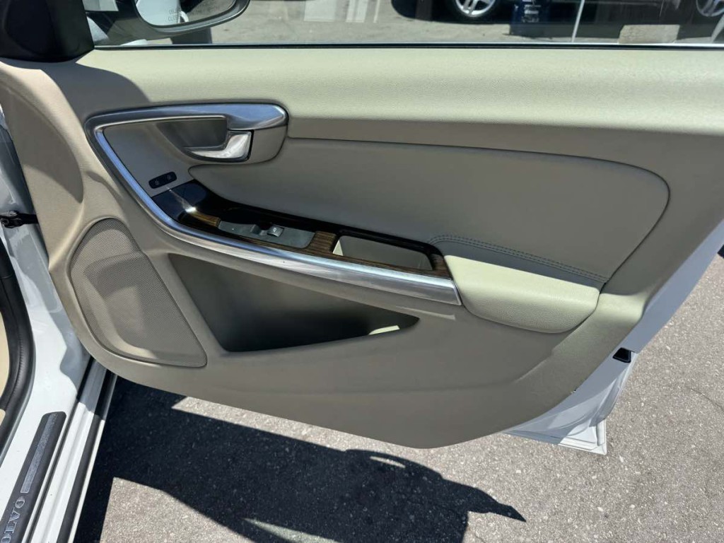 2015 Volvo S60 Image 16