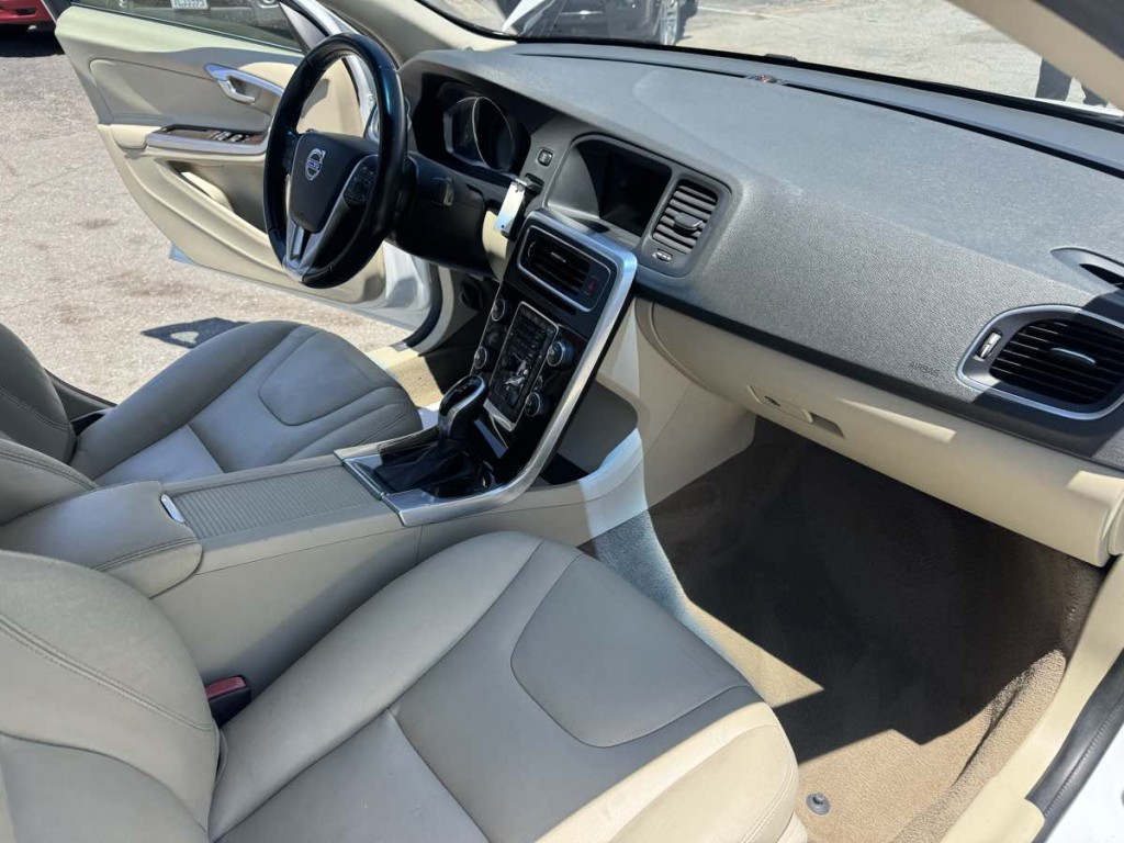 2015 Volvo S60 Image 17