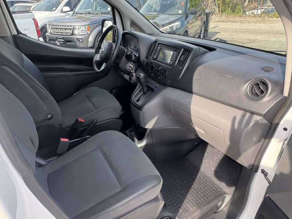 2015 Nissan NV200 Image 13