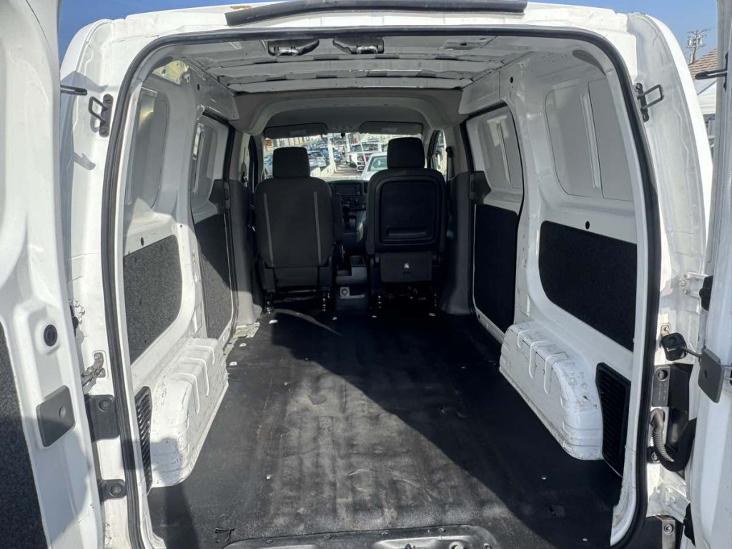 2015 Nissan NV200 Image 18