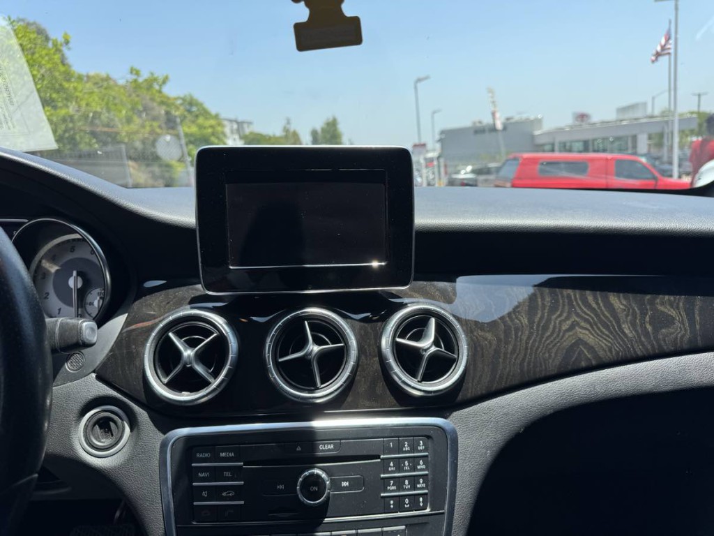 2016 Mercedes-Benz CLA-Class Image 16