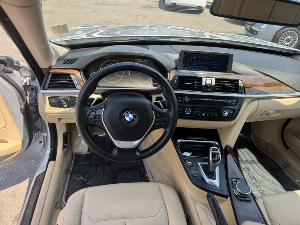 2015 BMW 3 Series Image 11