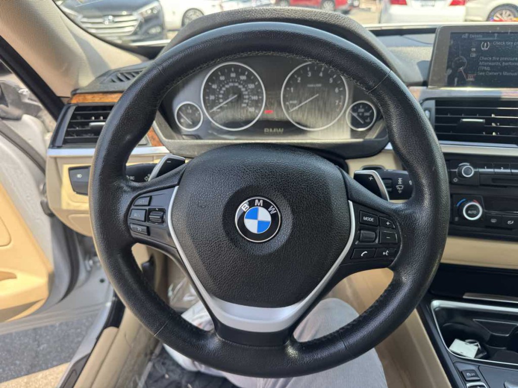 2015 BMW 3 Series Image 12
