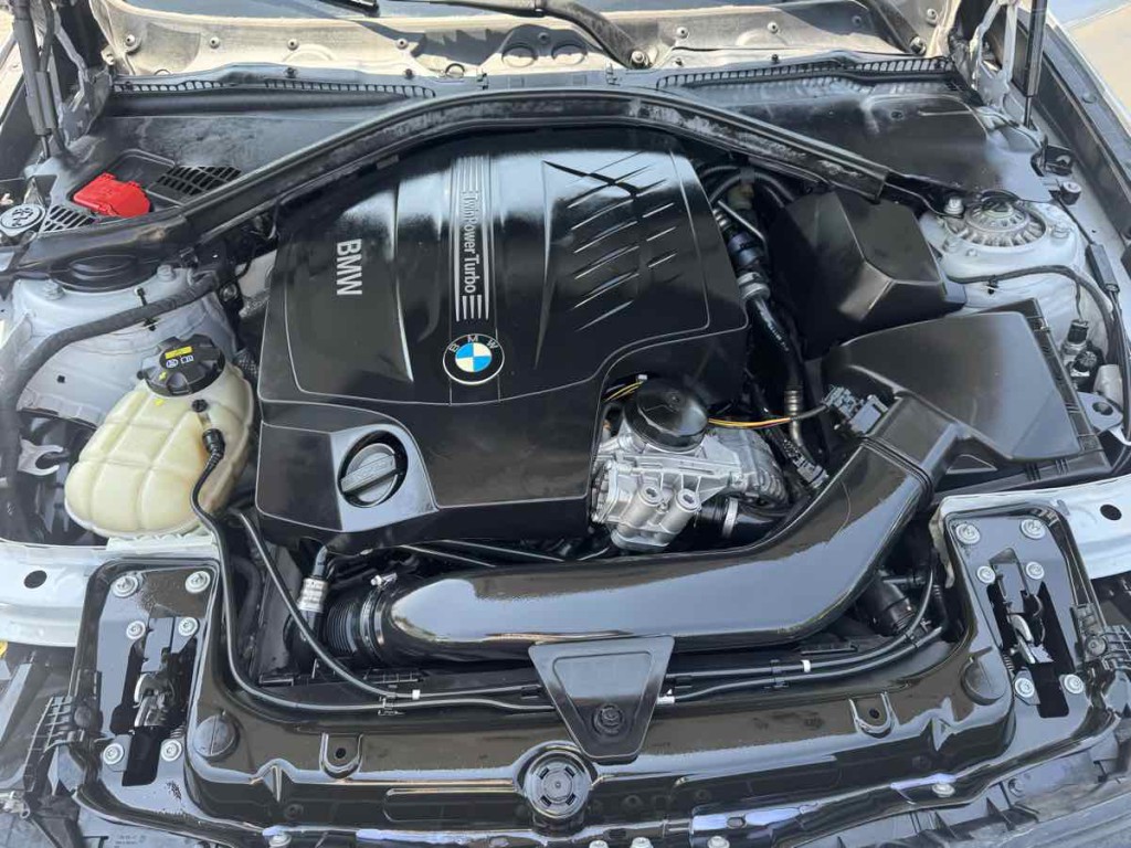2015 BMW 3 Series Image 20