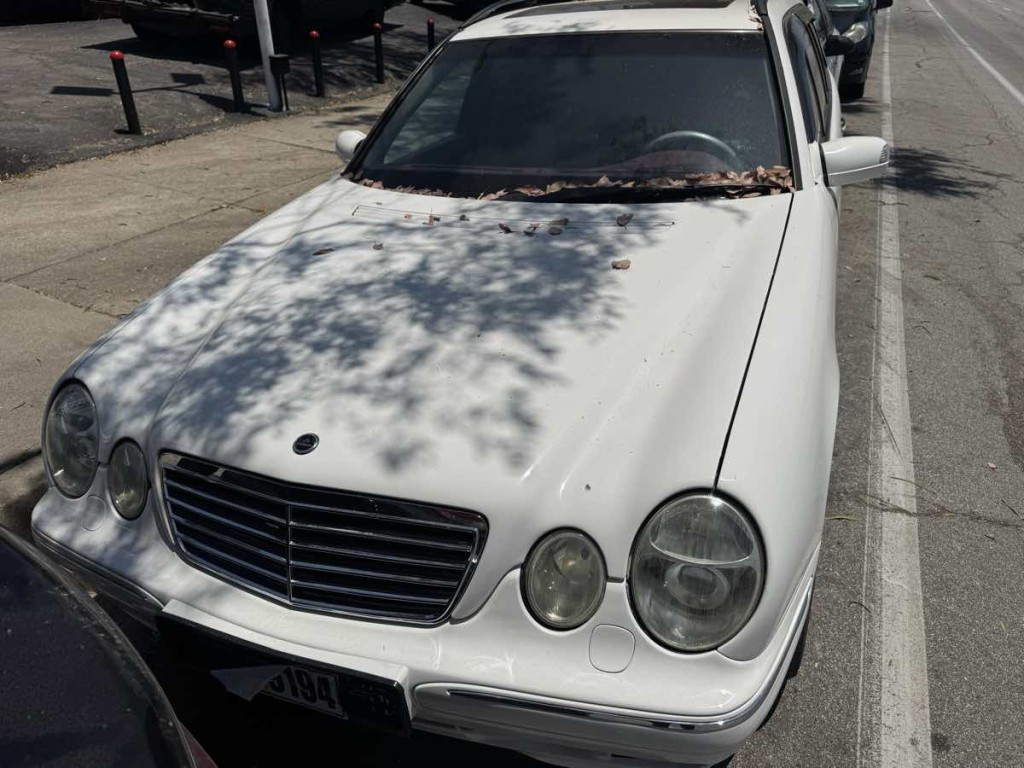 2000 Mercedes-Benz E-Class Image 3