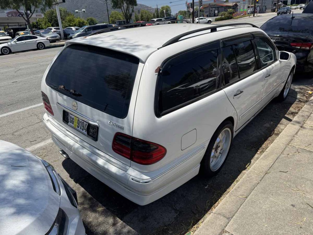 2000 Mercedes-Benz E-Class Image 4