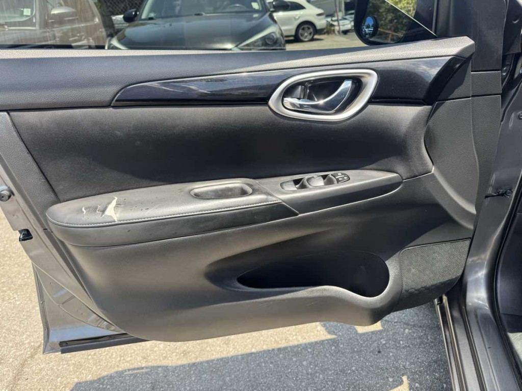 2017 Nissan Sentra Image 14