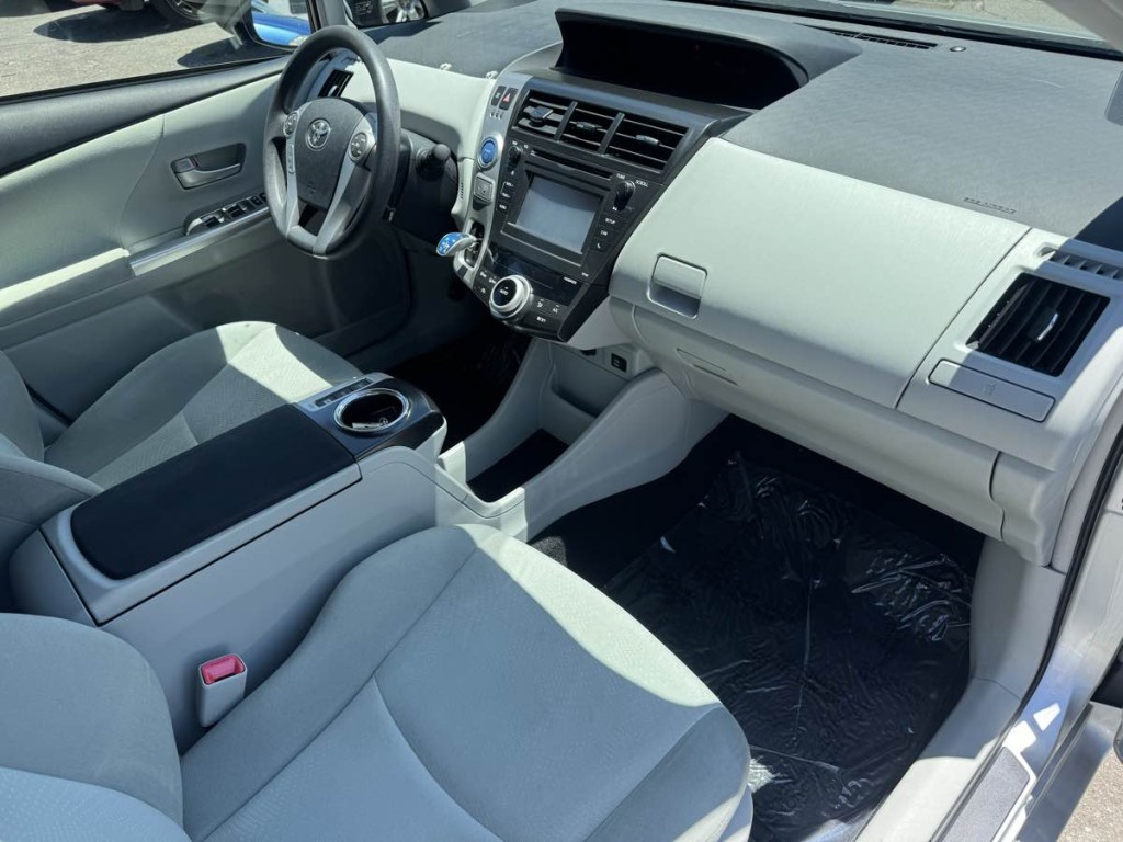 2012 Toyota Prius Image 8