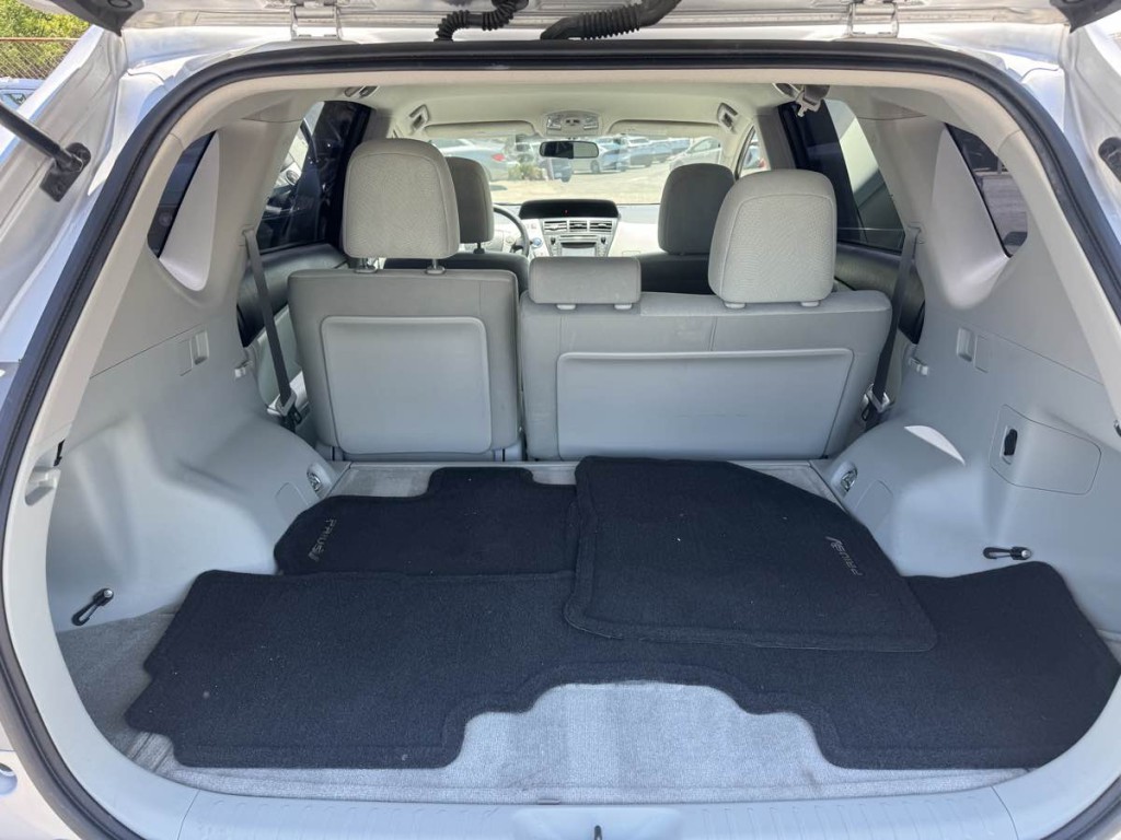 2012 Toyota Prius Image 12