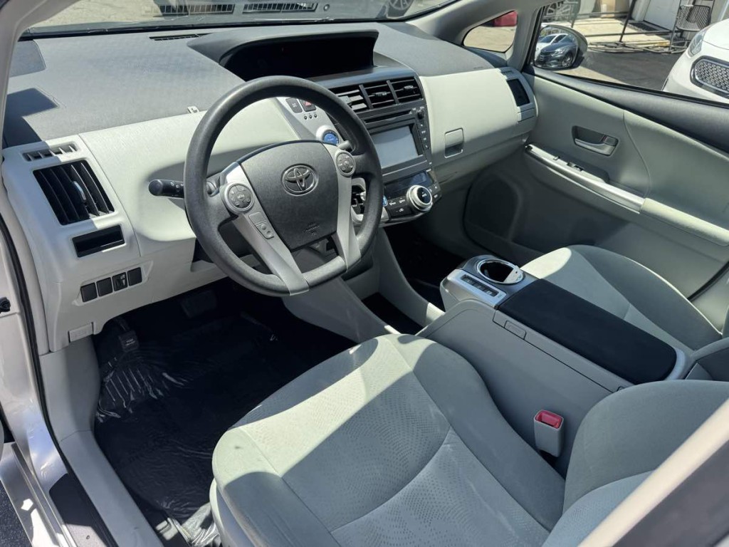 2012 Toyota Prius Image 13