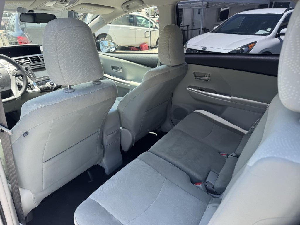 2012 Toyota Prius Image 15