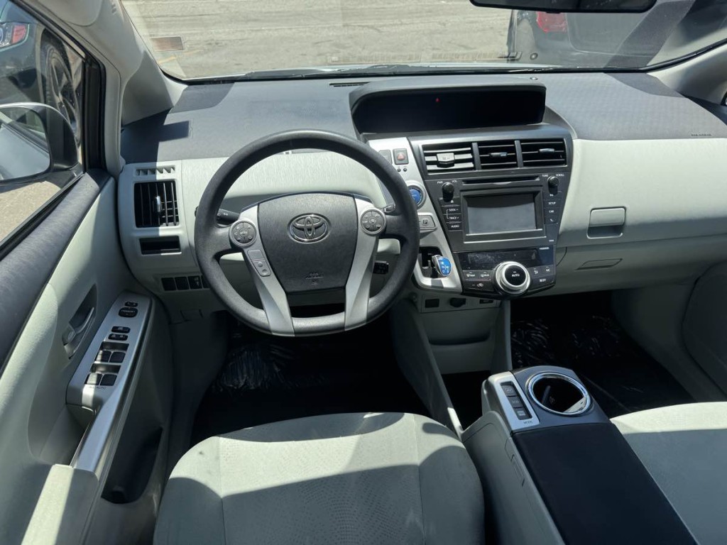 2012 Toyota Prius Image 16