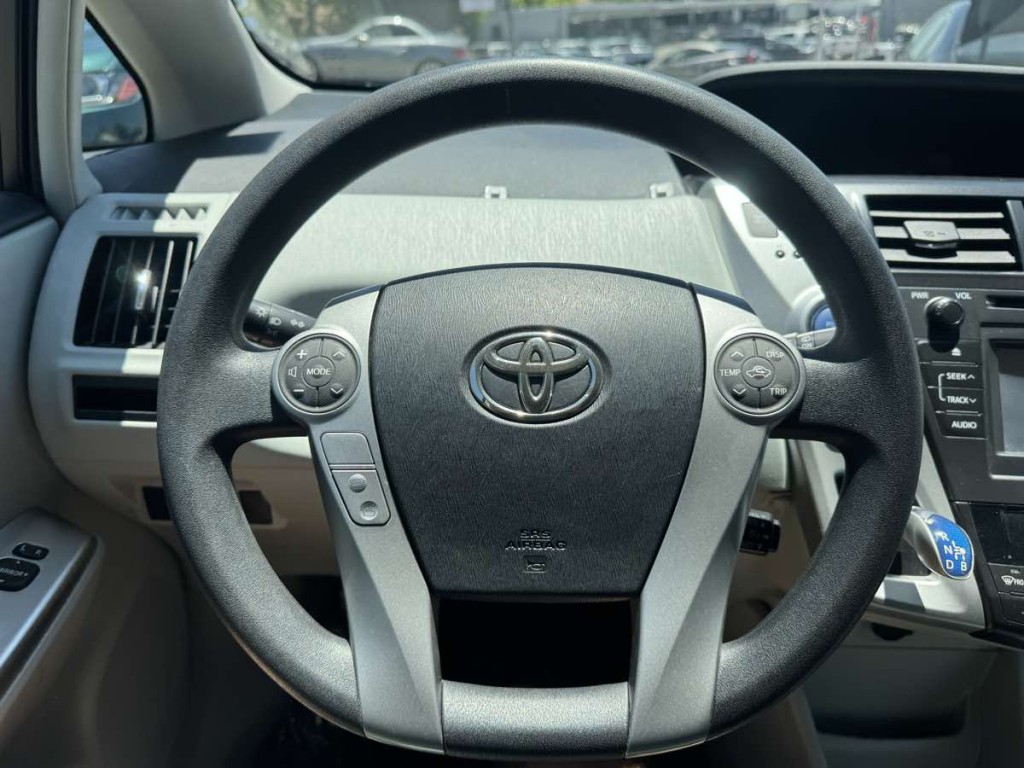 2012 Toyota Prius Image 18